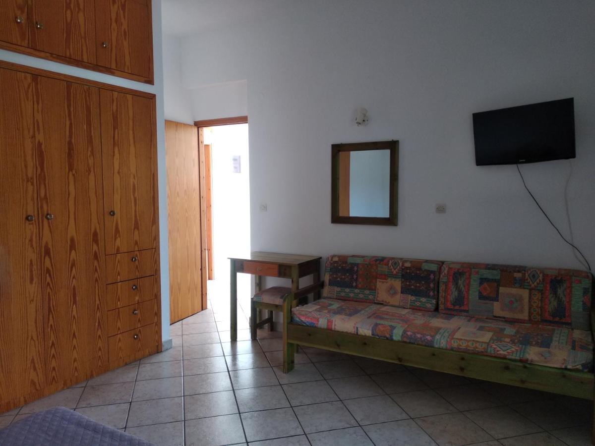 Ton Mari Apartments Palaiochora Dış mekan fotoğraf